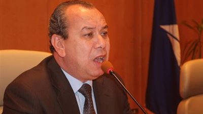 محافظ دمياط يتابع أزمة قرار إزالة عقار آيل للسقوط 