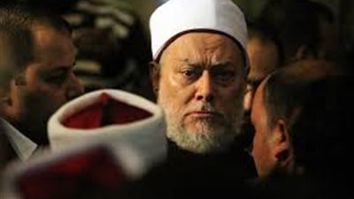 علي جمعة: القائمون على صفحات 