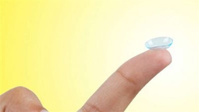 احذرى العدسات اللاصقة المضادة للأشعة فوق البنفسجية  