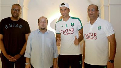 الأهلي السعودي يربط السومة حتى 2020