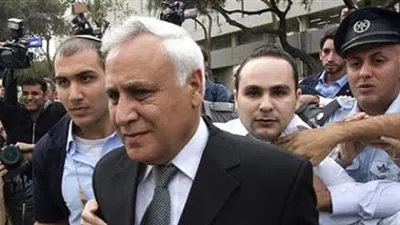 الإعلان عن مصير الإفراج عن الرئيس الإسرائيلي الأسبق نهاية الأسبوع الجاري