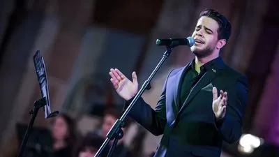 أدهم نابلسي يشعل أجواء مسرح 