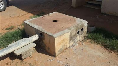 بلدية شقراء تغلق خزان المياه المكشوف الذي يهدد الأطفال