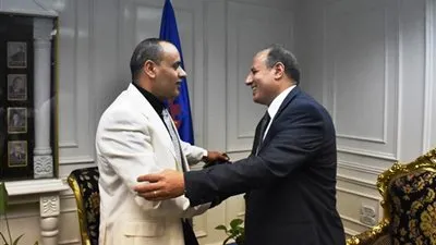 مواطن يتبرع بـ 100 ألف جنيه لدعم صندوق خدمات محافظة البحيرة