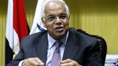 وزير النقل يصدر قرارا باستبعاد 5 مستشارين للوزارة