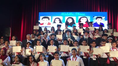 البابا تواضروس يكريم خريجى المدرسة المرقسية بالاسكندرية 