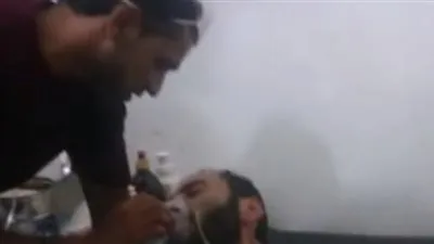 إصابة 33 شخصًا جراء إطلاق غاز سام على بلدة سراقب السورية 