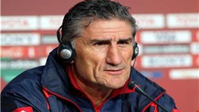 مدرب النصر السعودي يحمل أمال التانجو