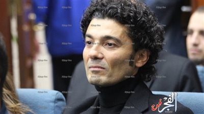 خالد النبوي يشاهد فيلمه من على سلالم مركز الإبداع (صور)