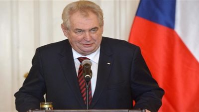 الرئيس التشيكي يدعو لحظر دخول اللاجئين لبلاده