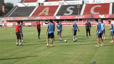 تدريبات تأهيلية لنجوم الأهلي و