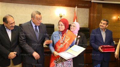 محافظ الجيزة يكرّم أوائل الثانوية العامة (صور)