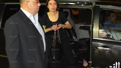 دينا تنعي العالم الراحل أحمد زويل 