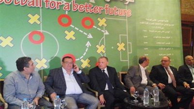 أبوريدة يعد بالاهتمام بالشباب والناشئين وأكاديميات الكرة 