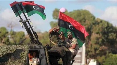 قوات الحكومة الليبية بسرت تحاول تعزيز تقدمها في ظل الضربات الأمريكية