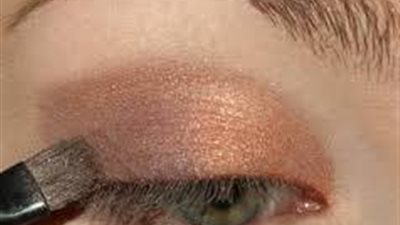 تعلمي طريقة دمج درجات ظلال العيون (صور)