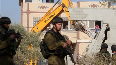 إسرائيل تهدم منزلي فلسطينيين نفذا عملية في تل أبيب  