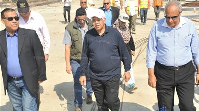 وزير النقل يوجه بتسريع معدلات تنفيذ الطريق الدائري الإقليمي