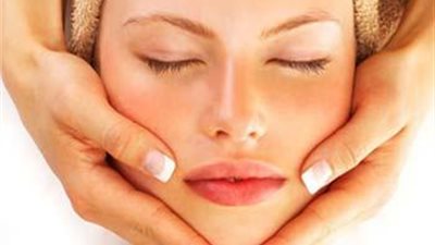 علاجات طبيعية لبشرة مثالية  