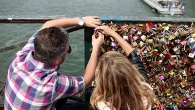 باريس تطلق حملة ضد 