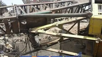 العناية الإلهية تنقذ أهالي كوم أمبو بعد سقوط رافعة بشارع عمومي