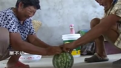 بطيخ خارق في الصين لا يمكن كسره! (فيديو)