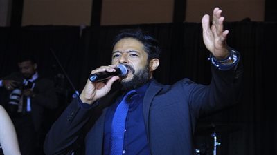  حماقي وبوسي يحييان زفاف 