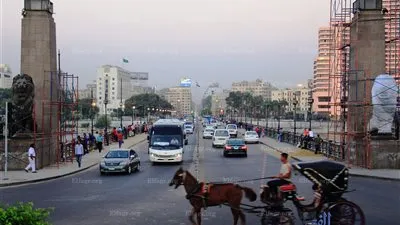 كوبري قصر النيل قبل ساعات من إغلاقه لاستكمال أعمال التطوير (فيديو وصور)