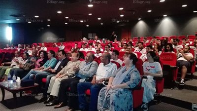 أبناء الجالية المصرية بفرنسا يصلون الأقصر ويحضرون عرض فيديو عن 