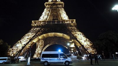 عاجل.. الشرطة الفرنسية تخلي برج إيفل وتطوق محيطه 