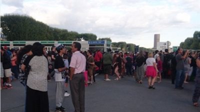 أول فيديو للحظة إخلاء برج إيفل وانتشار الشرطة