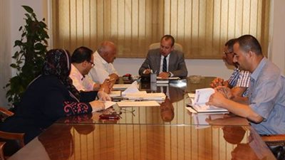 محافظ دمياط يناقش الخطة الإستثمارية بالديوان العام والوحدات المحلية لعام 2016 - 2017