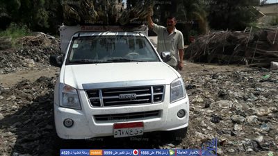 ضبط سيارة محملة بكميات كبيرة من زريعة الأسماك .. و100 متر غزل مخالف (صور)