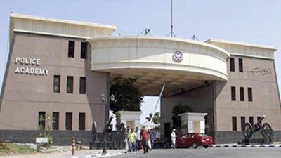 رئيس أكاديمية الشرطة يتفقد أعمال لجان قبول طلبات الطلبة الجدد