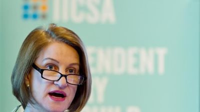 محامون بريطانيون يطيحون برئيسة المحققين فى قضية استغلال الأطفال