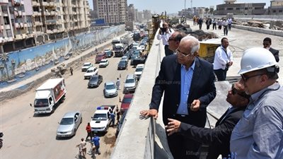 وزير النقل يؤكد انتهاء الاتجاه الأول لكوبري دمنهور في 30 سبتمبر (صور)