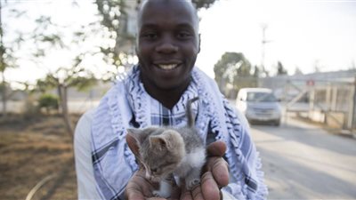 عودة ناشط إنساني فرنسي إلى بلاده بعد احتجازه في بنجلاديش