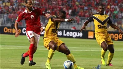 حكم جنوب إفريقي لمباراة الأهلى وأسيك ..و