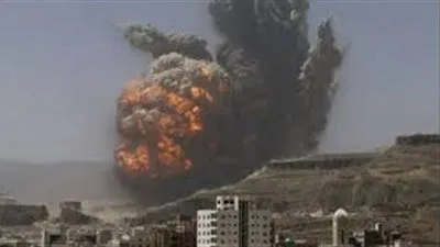 عاجل.. قتلى وجرحى في تفجير استهدف دورية للشرطة في عدن  