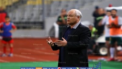 الأهلي يطيح بمارتن يول