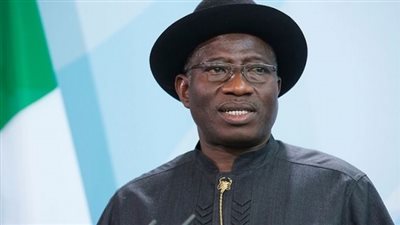 رئيس نيجيريا السابق يؤكد أن متمردي دلتا النيجر يسعون لقتله