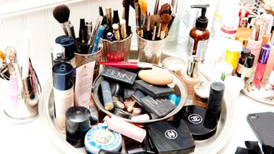 أجمل طرق وضع المكياج بأدوات التجميل البسيطة