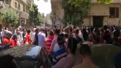 قوات الأمن تغلق محيط مصلحة الضرائب بالتزامن مع وقفة احتجاجية للموظفين (فيديو) 