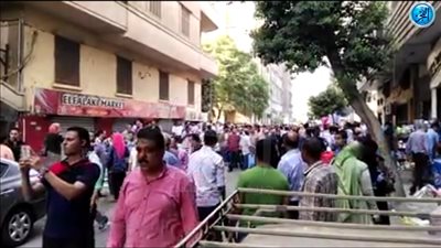 موظفو الضرائب ينهون وقفتهم ويمهلون الحكومة أسبوعا لتنفيذ مطالبهم (فيديو)