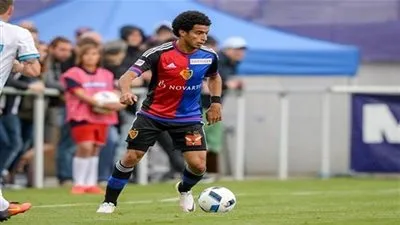 بازل يسحق يونج بويز بثلاثية في غياب عمر جابر