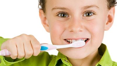 متى يجب على الأطفال أن ينظفوا أسنانهم؟
