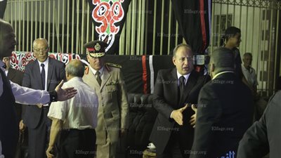 محافظ البحيرة وقائد الفرقة العاشرة يتلقيان واجب العزاء في 