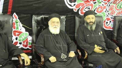 وفد كنسي يقدم واجب العزاء لأسرة 