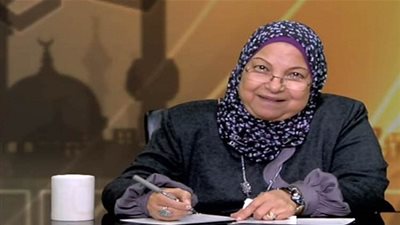 سعاد صالح توضح حكم لبس الكعب العالي للنساء (فيديو)