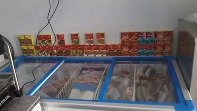 ضبط مجمدات منتهية الصلاحية بسوبر ماركت شهير في السويس